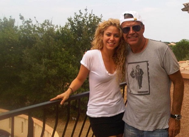 Shakira tira foto ao lado do sogro (Foto: Instagram) Shakira tira foto ao lado do sogro (Foto: Instagram)