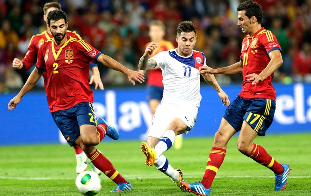 Vargas Chile e Espanha (Foto: Agência AP)