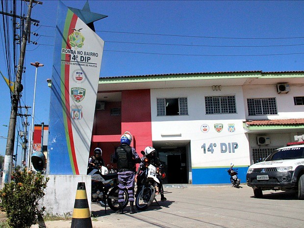 G1 No AM homem é baleado após tentar fugir de abordagem policial