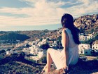 Sophia Abrahão admira paisagem na Grécia