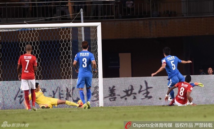 Paulinho gol, Guangzhou R&F x Guangzhou Evergrande (Foto: sina.com)
