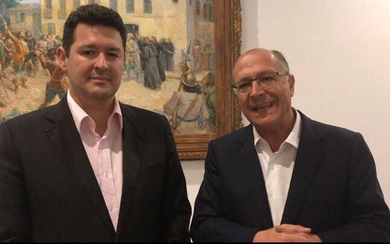 Deputado Betinho Gomes (PE) pede apoio a Alckmin na disputa pela lideranca do PSDB na Câmara (Foto: Reprodução)
