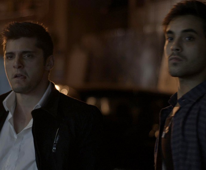 Guto banca o valentão, mas leva surra de Ivan (Foto: TV Globo) Guto banca o valentão, mas leva surra de Ivan (Foto: TV Globo)
