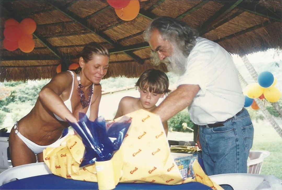 Vera, com Gabriel e o ex-marido da atriz, Perry Salles (Foto: Reprodução/Instagram) Vera, com Gabriel e o ex-marido da atriz, Perry Salles (Foto: Reprodução/Instagram)