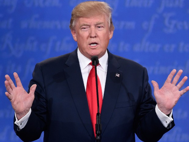 Donald Trump durante o terceiro e último debate presidencial na Universidade de Nevada, em Las Vegas, na quarta (19) (Foto: Saul Loeb/AFP)