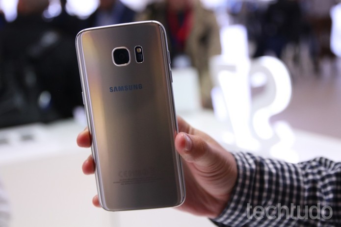 S7 Edge e Note 7 tem câmeras iguais nas especificações (Foto: Fabrício Vitorino/TechTudo)