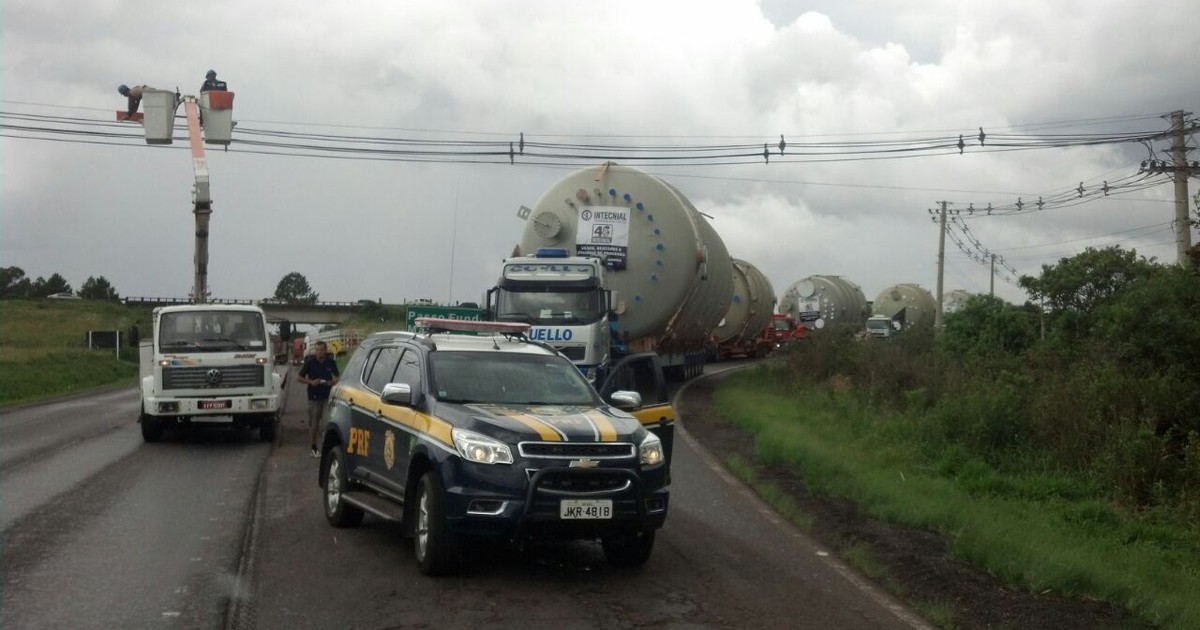 PRF monta operação para passagem de caminhões em cruzamento ... - Globo.com