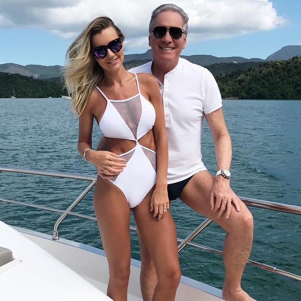 Ego Ana Paula Siebert E Roberto Justus Curtem Final De Semana Em Iate Noticias De Praia No instagram, ana paula compartilhou imagem na qual aparece deitada em uma rede e brincou: ego globo