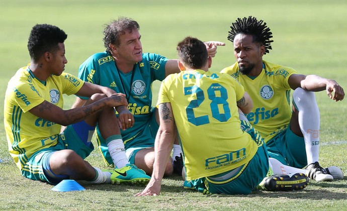 Com o elenco cada vez mais fechado, WhatsApp e paintball reforçam união palmeirense