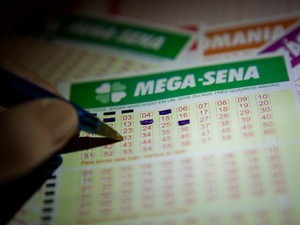 Cartelas de jogos de loterias. Mega-Sena. loteria, sorte, prêmio, dinheiro, bolada, riqueza, dinheiro. -HN- (Foto: Caio Kenji/G1)