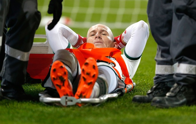Robben machucado jogo Bayern de Munique contra  Augsburg (Foto: AP)