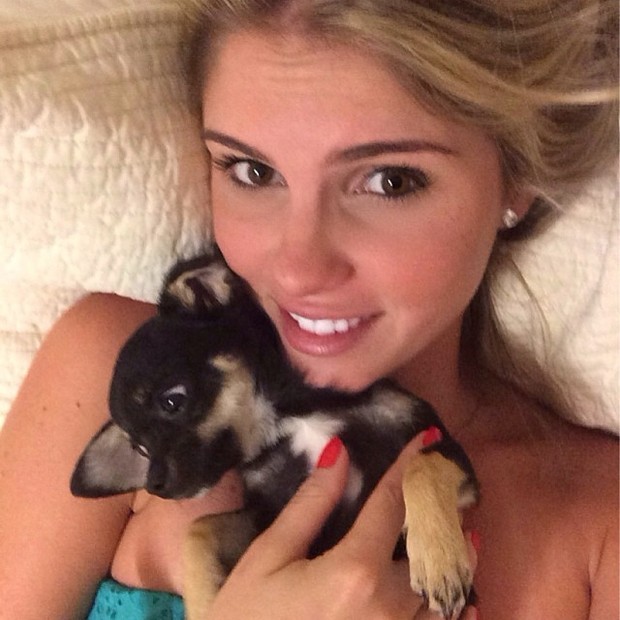 Bárbara Evans posta foto com o cachorro, Pelota (Foto: Instagram / Reprodução)