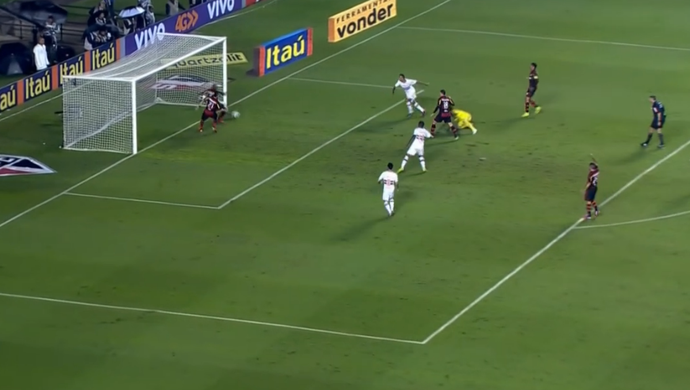 Lateral do Fla disputa com goleiros o título de 