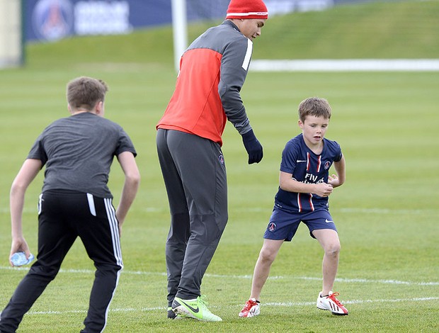 Thiago Silva filho Beckham treino PSG (Foto: AFP)