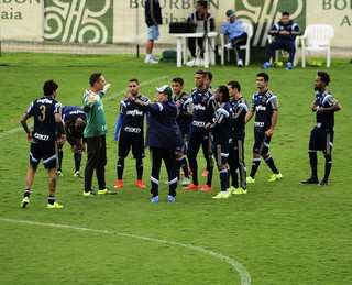 Sem Alecsandro, Marcelo Oliveira testa equipe com volta de Zé Roberto