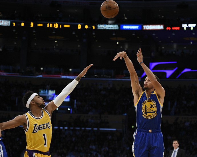 Stephen Curry Warriors x Lakers NBA (Foto: Reuters)