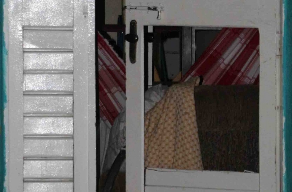 Criminosos quebraram porta e mataram Laércio Martins da Silva enquanto dormia, em Mossoró (Foto: Marcelino Neto/O Câmera)