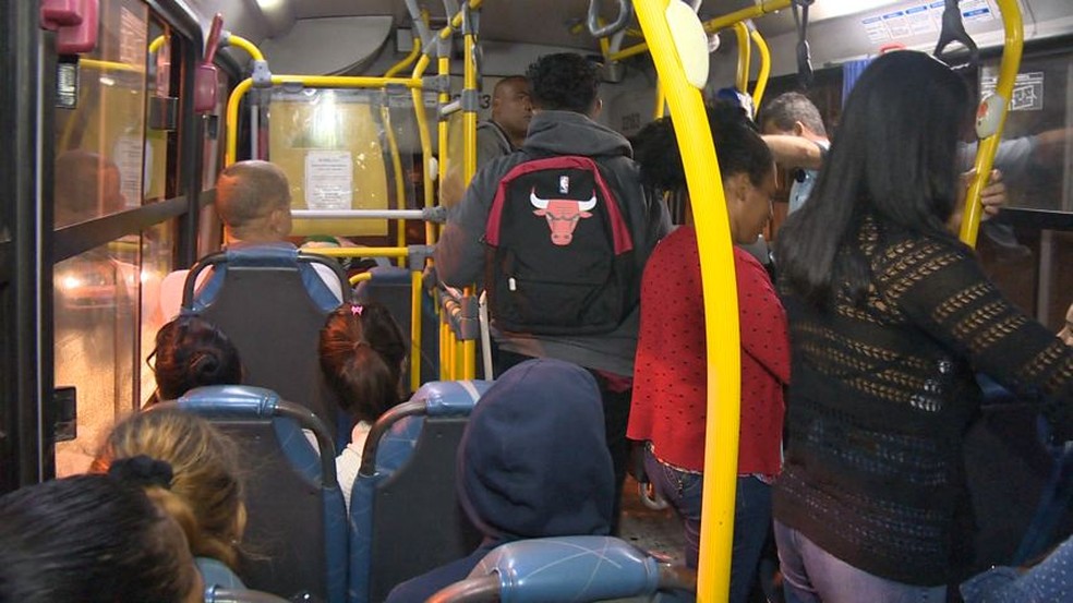 Usuários reclamam de assaltos frequentes na linha 588 (Foto: Reprodução/ TV Gazeta)