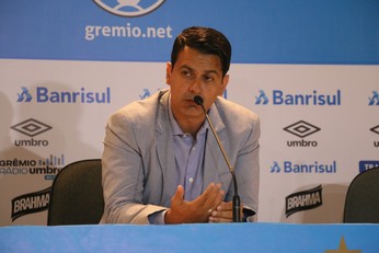 Grêmio admite que dívida de negócio com Palmeiras ajudou saída de Barcos