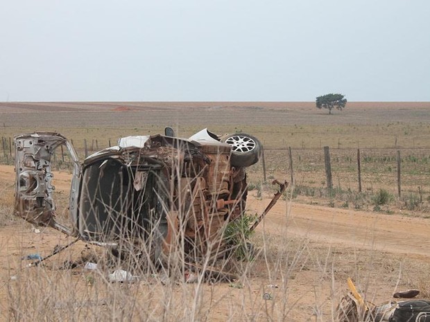 G1 Enfermeira morre após capotar carro e ser arremessada em rodovia