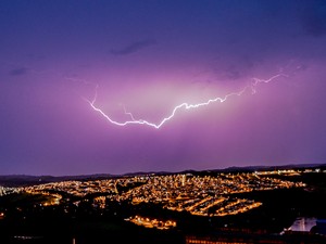 Fotógrafo registrou temporal de raios que atingiu Varginha no dia 31 de janeiro (Foto: Rodrigo Naves / Arquivo pessoal)