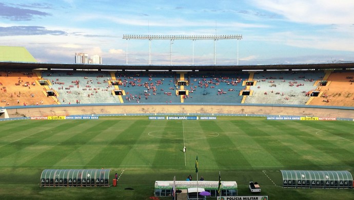 Vila Nova x Brasil de Pelotas no Serra Dourada (Foto: Fernando Vasconcelos/GloboEsporte.com) Vila Nova x Brasil de Pelotas no Serra Dourada (Foto: Fernando Vasconcelos/GloboEsporte.com)