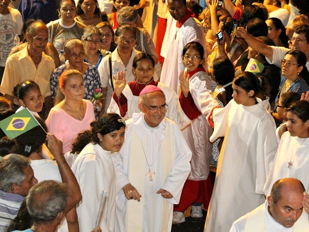 Arcebispo de Manaus, Dom Luiz Soares Vieira, esteve presente na procissão e celebrou missa campal (Foto: Frank Cunha/G1 AM)