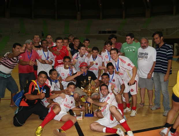 URV comemora título da Taça Cidade do Natal de Futsal (Foto: Augusto Gomes)