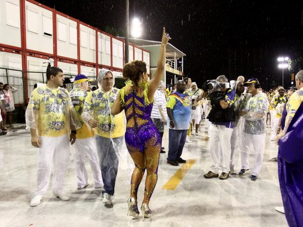 Juliana Alves em ensaio da Unidos da Tijuca na Marquês de Sapucaí, no Centro do Rio (Foto: Cláudio Andrade/ Foto Rio News)
