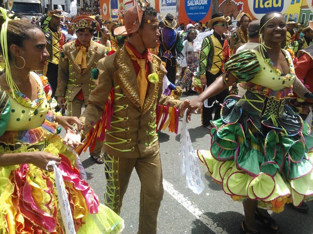 Quadrilha junina anima o folião no Campo Grande (Foto: Midiã Noelle/G1)