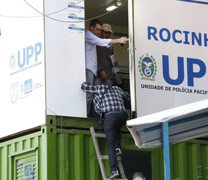 Polícia Civil faz perícia na Rocinha sobre a morte de Amarildo (Foto: Ana Branco / Agencia O Globo)