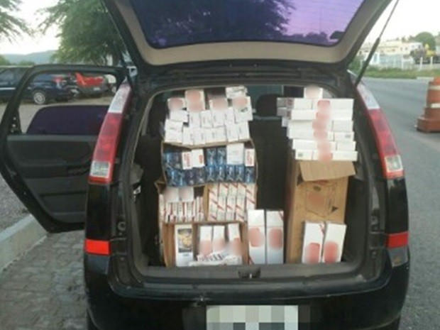 Materia apreendido em Sertânia foi comprado em Caruaru e seria vendido em Arcoverde, diz polícia (Foto: Divulgação/PRF)