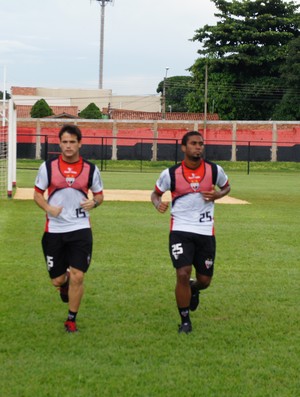 Muralha e Pipico treinam no Atlético-GO (Foto: Daniel Mundim)