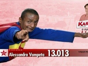 Candidato a vereador Alessandro Vampeta, de Rio Verde, Goiás, se vestiu de Super Homem para conseguir votos (Foto: Reprodução/TV Anhanguera)