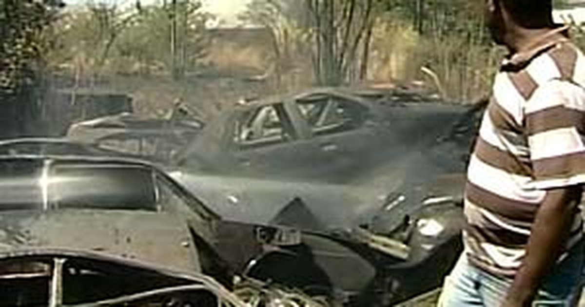 G1 Incêndio destrói cerca de 50 carros no pátio do Detran em Araxá