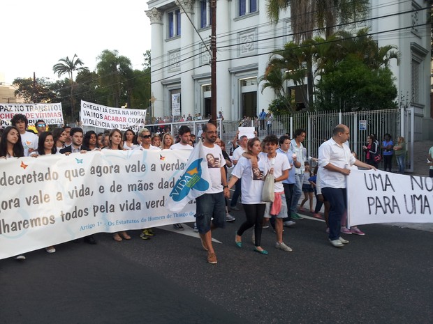 Ato pediu justiça após a morte de Bruna no trânsito (Foto: Josmar Leite/RBS TV)
