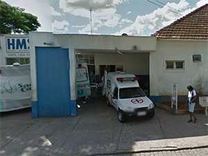 Bebê foi levado par aa Santa Casa de Atibaia (Foto: Reprodução/ Google Street View)