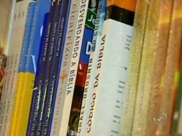 Livros sobre a fé liberam a lsita dos mais vendidos no Brasil. (Foto: Reprodução TV Tem)