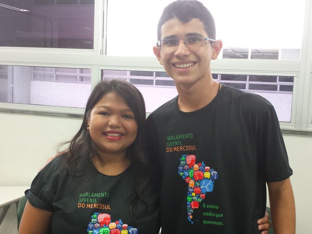 Joyce Moraes e Mateus Meireles são parlamentares juvenis do Mercosul e participaram da apresentação dos "10 Desfiso do Ensino Médio no Brasil". (Foto: Tábata Poline/G1 MG) Joyce Moraes e Mateus Meireles são parlamentares juvenis do Mercosul e participaram da apresentação dos "10 Desfiso do Ensino Médio no Brasil". (Foto: Tábata Poline/G1 MG)