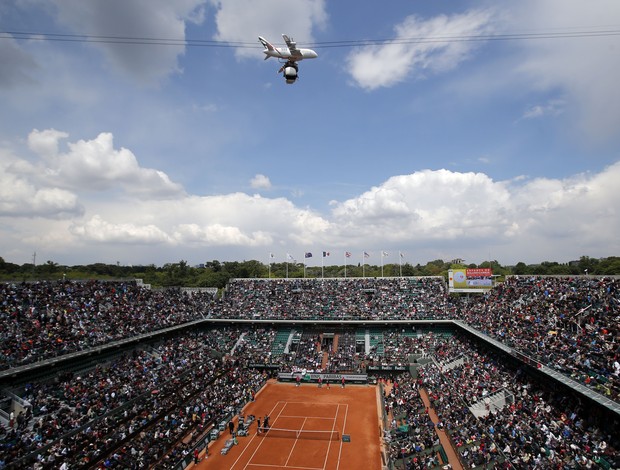Avião câmera Roland Garros (Foto: AP)