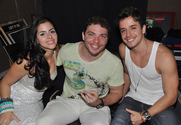Mira e os amigos Rodrigo Fragoso e Bernardo Falcone (Foto: Rebeca Cruz/Divulgação) Mira e os amigos Rodrigo Fragoso e Bernardo Falcone (Foto: Rebeca Cruz/Divulgação)