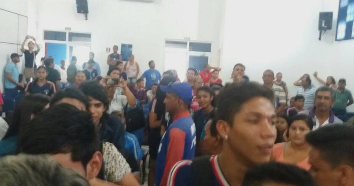 Câmara é ocupada contra reajuste de salário dos vereadores de Abaetetuba - Globo.com