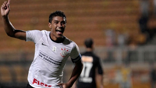 Paulinho gol Corinthians (Foto: Miguel Schincariol / Ag. Estado)