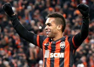 Alex Teixeira no Shakhtar (Foto: Reuters)