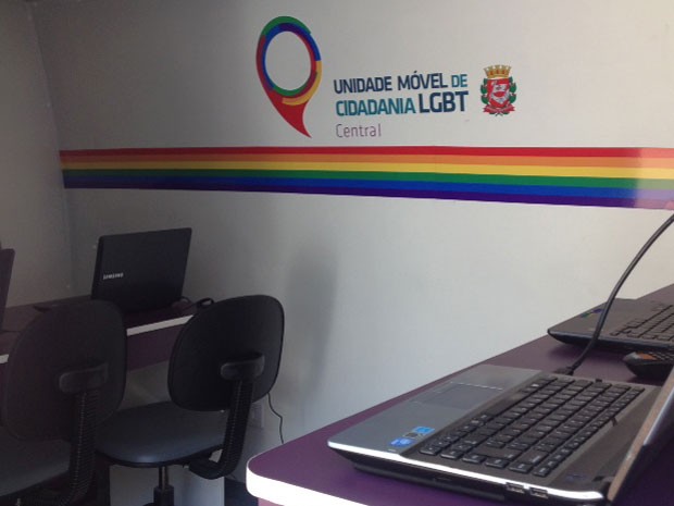Interior da unidade móvel LGBT tem atendimento jurídico (Foto: Tatiana Santiago/G1)