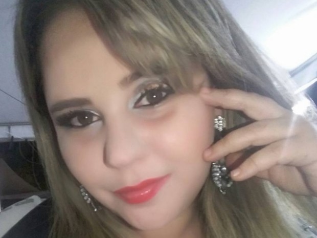 Michelle de Souza Pires, de 30 anos, morre após fazer cirurgia plástica em Goiânia, Goiás (Foto: Reprodução/Facebook)