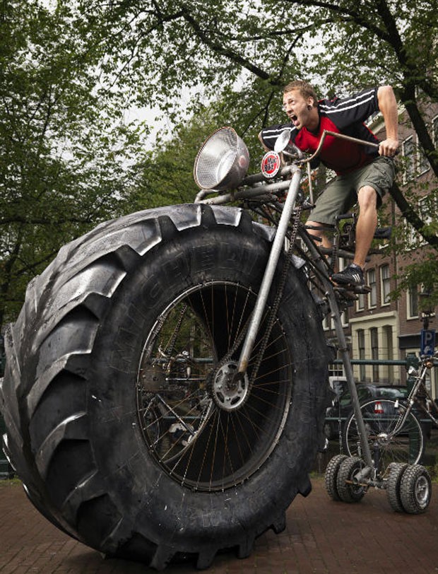 'Monsterbike' foi criada por Wouter van den Bosch. (Foto: Reprodução/Guinness)