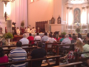 Missa foi presidida pelo padre Lídio (Foto: Shade Andréa/G1)