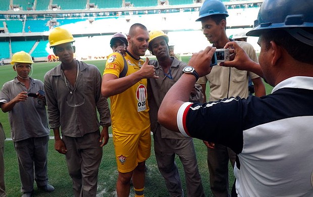 jogadores do vitória visitam a fonte nova (Foto: Divulgação/Site oficial do EC Vitória) jogadores do vitória visitam a fonte nova (Foto: Divulgação/Site oficial do EC Vitória)