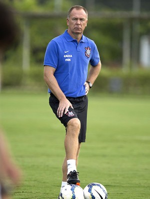 Corinthians marca jogo-treino, mas ainda busca amistoso fora de SP